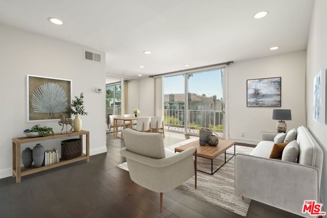 Property photo of 100 S Doheny DR