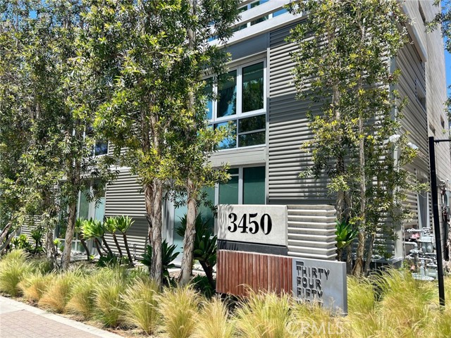 Property photo of 3450 Cahuenga BL