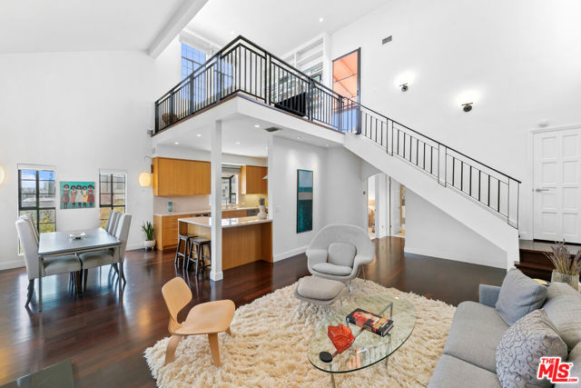 Property photo of 412 Arnaz DR