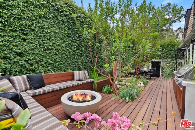 Property photo of 11051 Strathmore DR