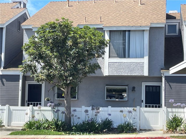 Property photo of 19 Briarwood LN