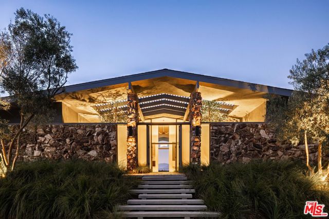 Property photo of 8559 Edwin DR