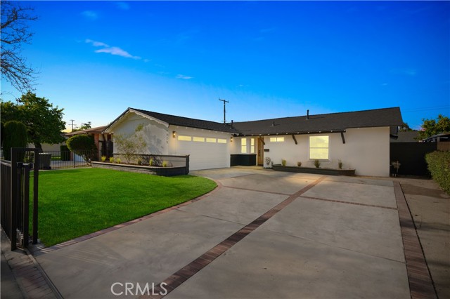 Property photo of 1825 W Carlton PL