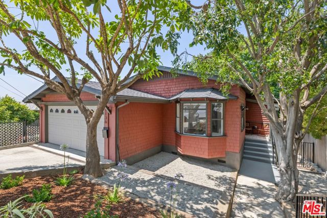 Property photo of 1136 W Edgeware RD