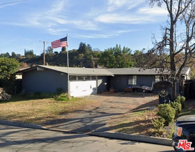 Property photo of 1114 E Lemon AV