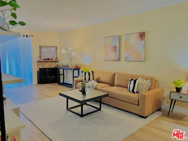Property photo of 13331 Moorpark ST