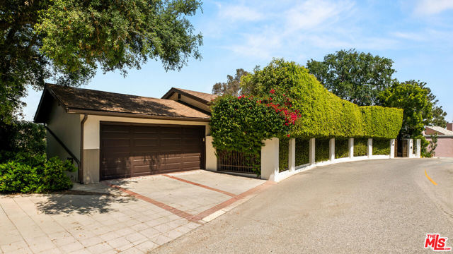 Property photo of 1018 N Tigertail RD