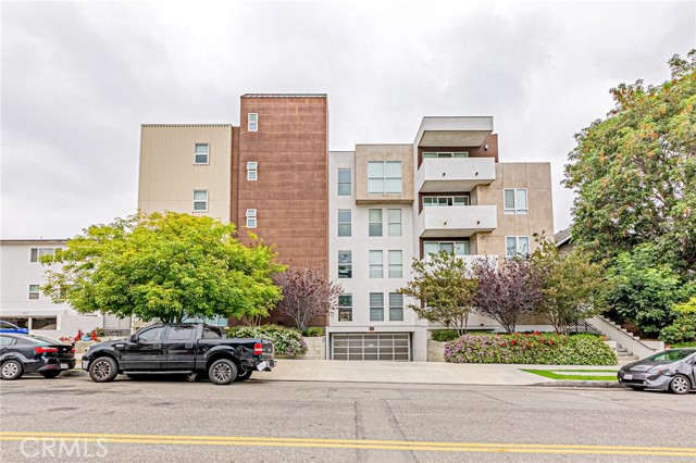 Property photo of 4813 Oakwood AV