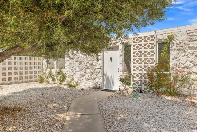 Property photo of 811 E Grace CR
