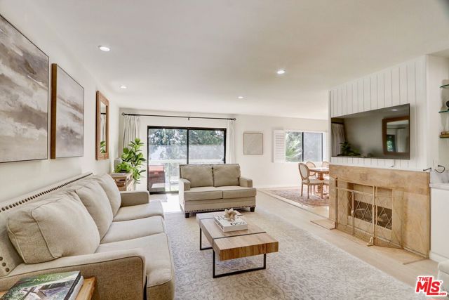 Property photo of 2345 Roscomare RD