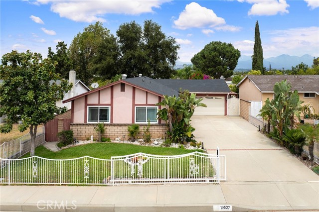 Property photo of 19527 Cronin DR