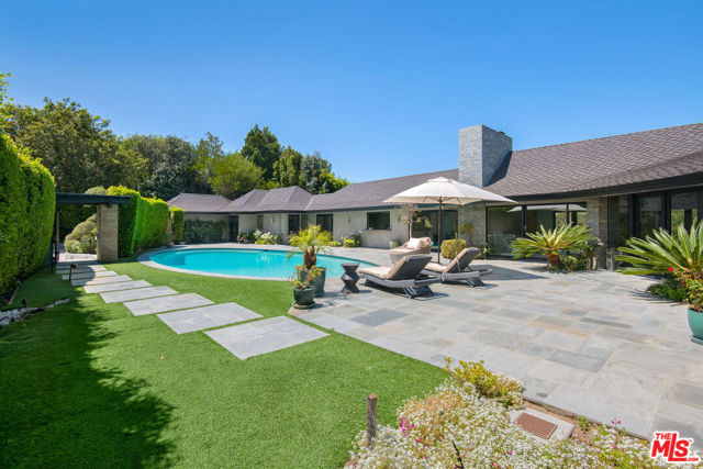 Property photo of 3035 Lake Glen DR