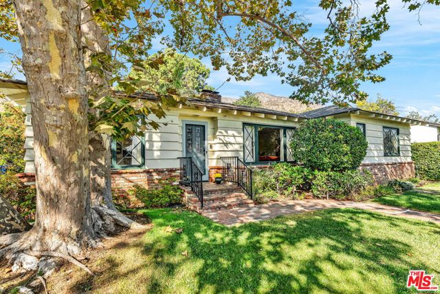 Property photo of 725 Edgeview DR