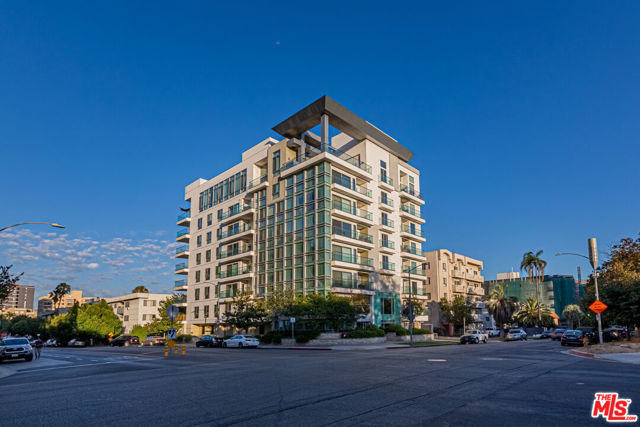 Property photo of 702 S Serrano AV