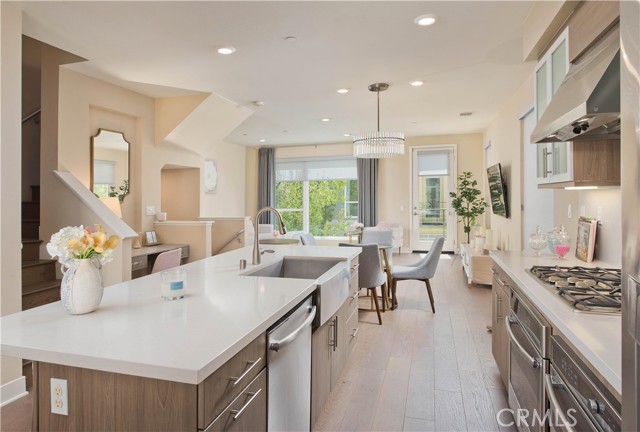 Property photo of 6749 W Gill