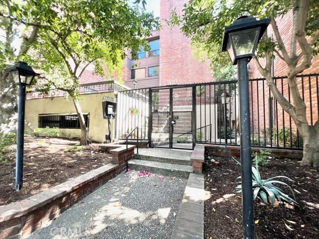 Property photo of 700 S Lake AV