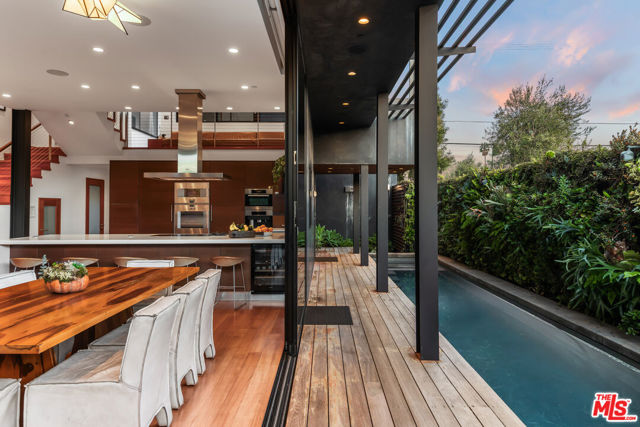 Property photo of 637 Olive AV