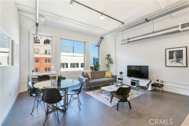 Property photo of 939 S Broadway