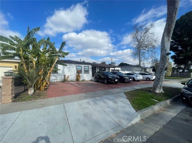 Property photo of 1105 E Walnut AV