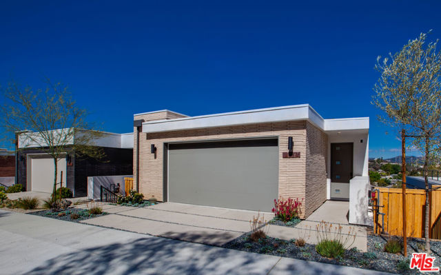 Property photo of 1645 N Bruce CT