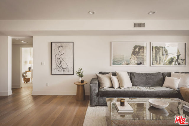 Property photo of 118 N Kings RD