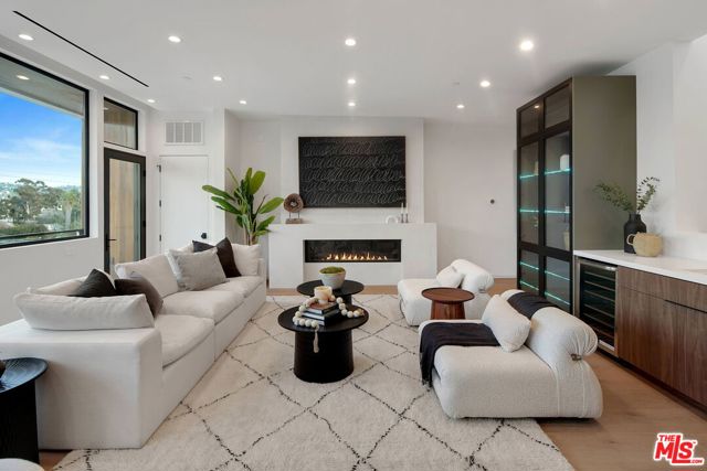 Property photo of 2354 Riverside DR