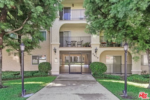 Property photo of 3010 Montrose AV