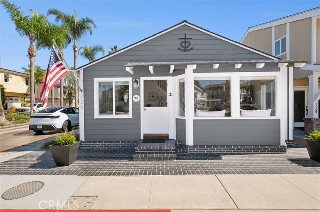 Photo of 126 Collins