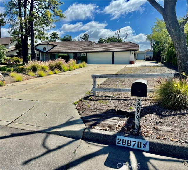 Property photo of 28870 Broken Arrow Cir