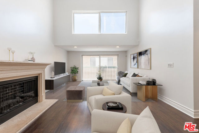 Property photo of 1353 N Fuller AV