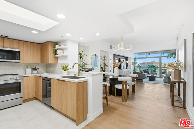 Property photo of 13700 Marina Pointe DR