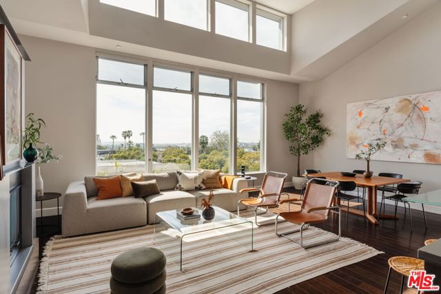 Property photo of 1250 N Harper AV