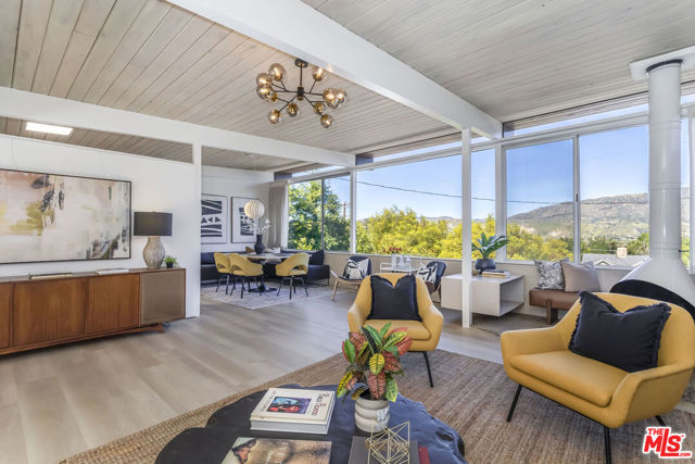 Photo of 8554 Day St