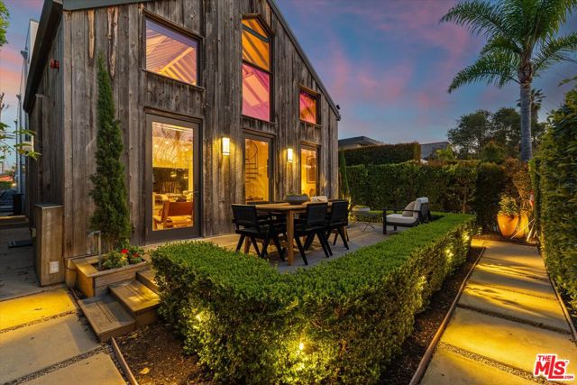 Photo of 752 Palms Bl