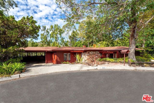 Property photo of 809 Broom WY