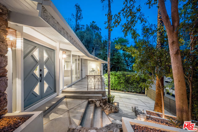 Property photo of 3027 Franklin Canyon DR