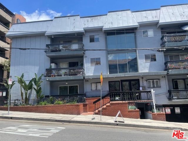 Property photo of 1734 N Fuller AV