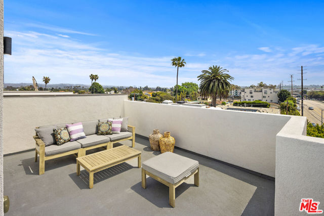 Property photo of 4916 S Centinela AV