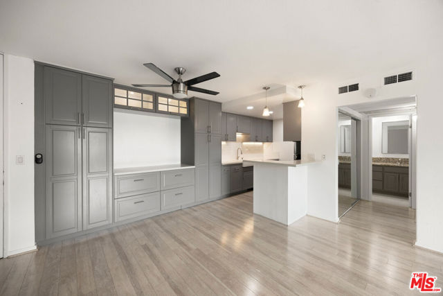 Property photo of 412 N Bellflower BL