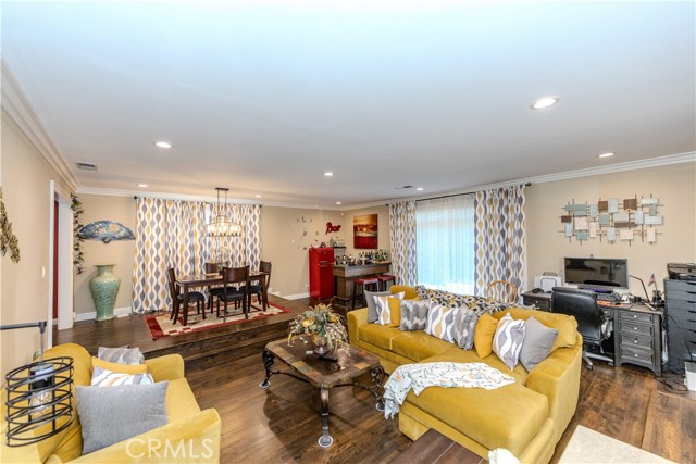 Property photo of 585 E Franklin AV