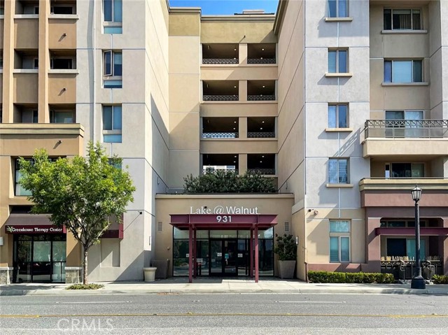 Property photo of 931 E Walnut ST