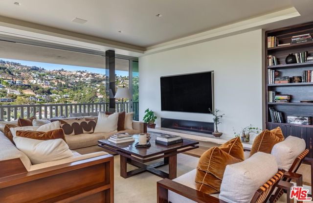 Property photo of 9255 Doheny RD