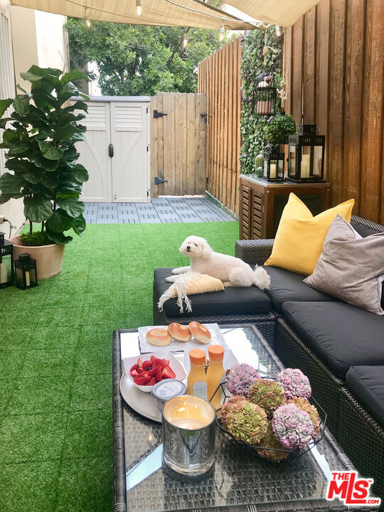 Property photo of 1221 N Kings RD