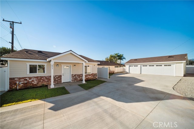 Property photo of 831 N Sunflower