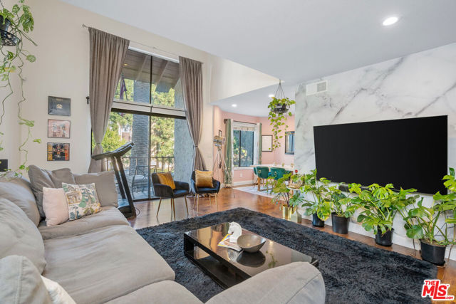 Property photo of 323 N Jackson ST