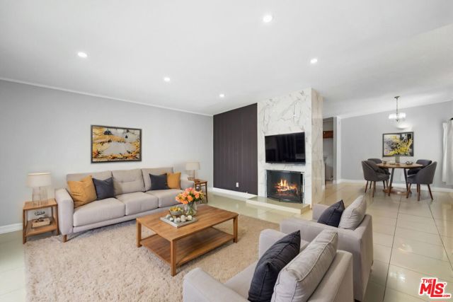 Property photo of 1115 W Holguin ST