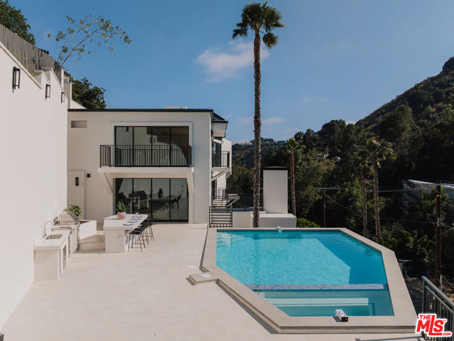 Property photo of 2256 Nichols Canyon RD