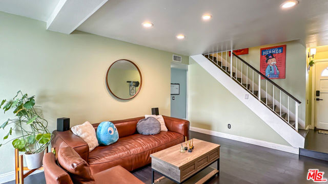 Property photo of 118 N Glendora AV