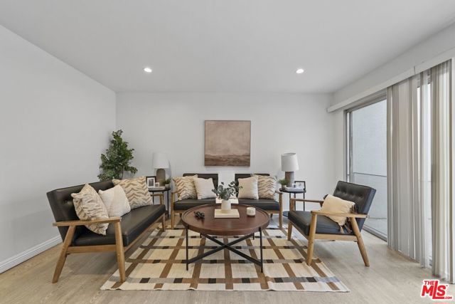 Photo of 18518 Mayall St