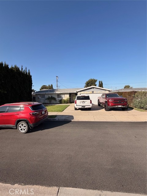 Property photo of 2403 w almond ave